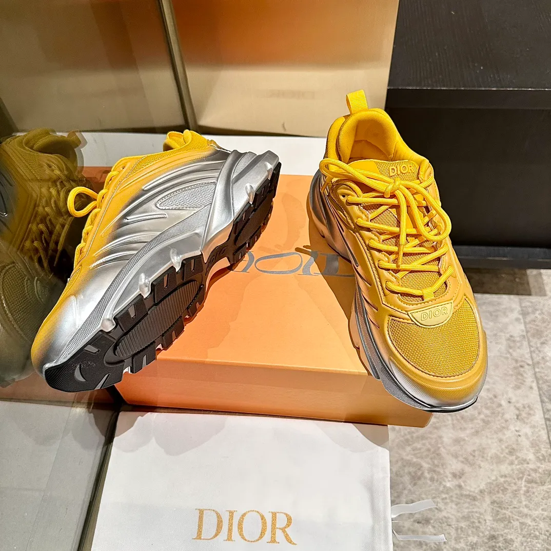 p680🐮🐮New to the Dior collection, these C'est Dior sneakers make a bold and stylish statement. Carefully crafted, the letters C and D are displayed on the sides of the upper for style, and the details add a touch of elegance. The lightweight two-tone Dior sole offers exceptional comfort and sporty appeal. Can add a stylish touch to any casual look. Christian Dior Paris signature on the tongue and sole. Two-tone notches feature Christian Dior's lucky star symbol. Women’s size 35-40, men’s size 38-45